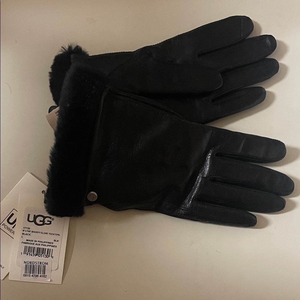 New with tag UGG Women's Large Black leather Gloves with fur trim